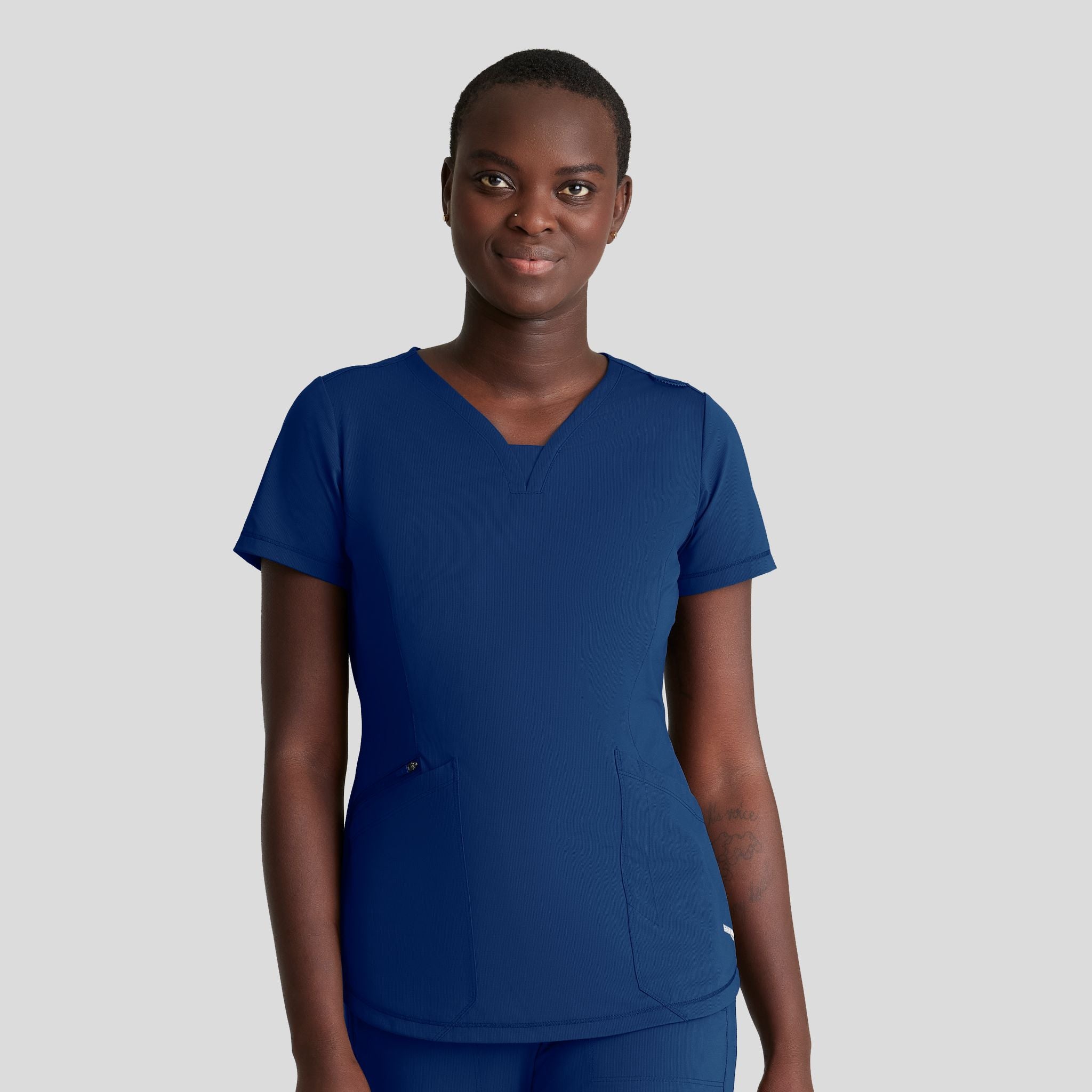Serene 3-Pocket V-Neck Top | Navy